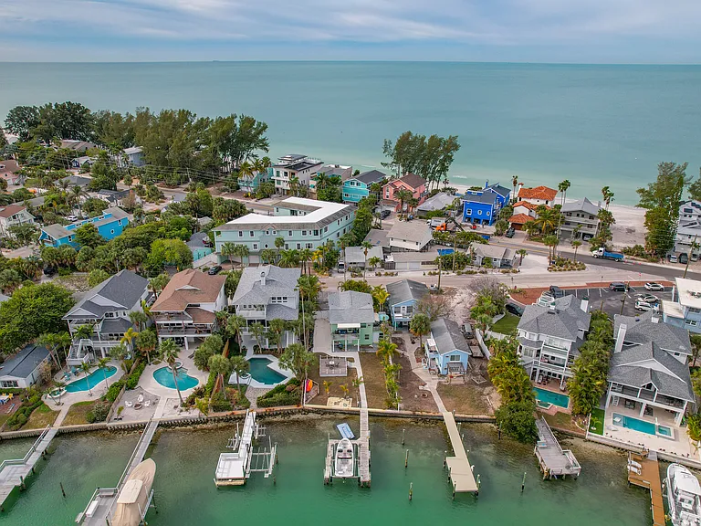 8441 Bayshore Dr #B — Photo 32