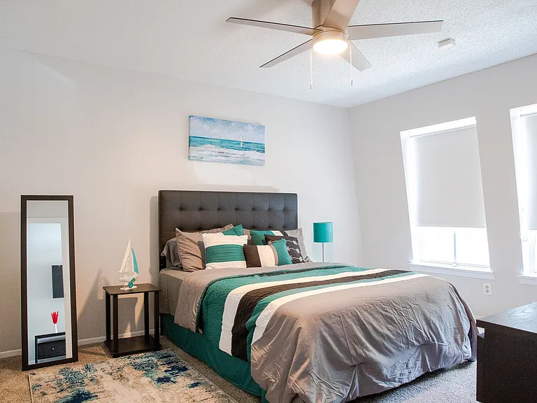 Bedroom - Queen Bed