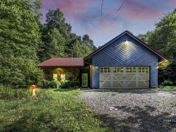7808 Smith Rd, Athens, OH 45701