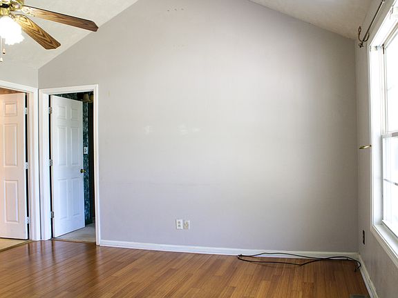 3rd image of 450 Titans Ln