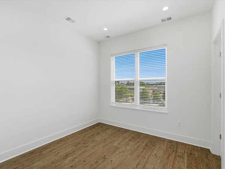 2018 Tysons Ridgeline Rd — Photo 18