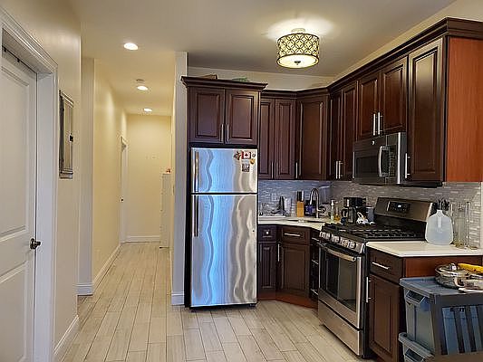 3rd image of 3117 Steinway St #2F