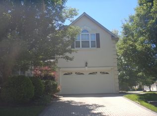 301 Meadow View Ln, Lansdale, PA 19446