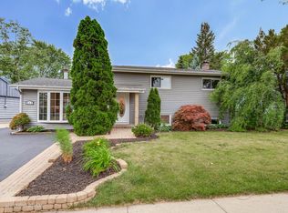 615 Saint Marys Pkwy, Buffalo Grove, IL 60089