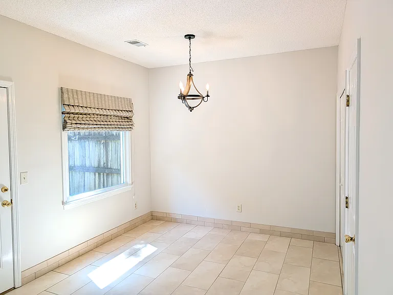 106 Bethany Ln — Photo 5