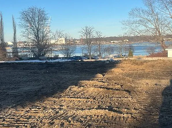 1200 Narragansett Blvd, Cranston, RI 02905