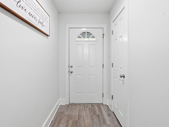 4th image of 1226 N Gum St