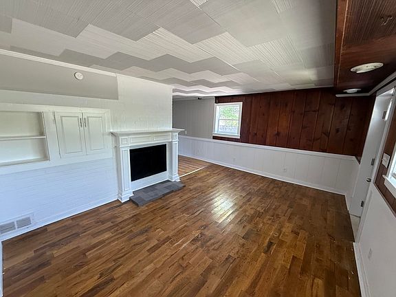 3rd image of 2360 Liberty Rd