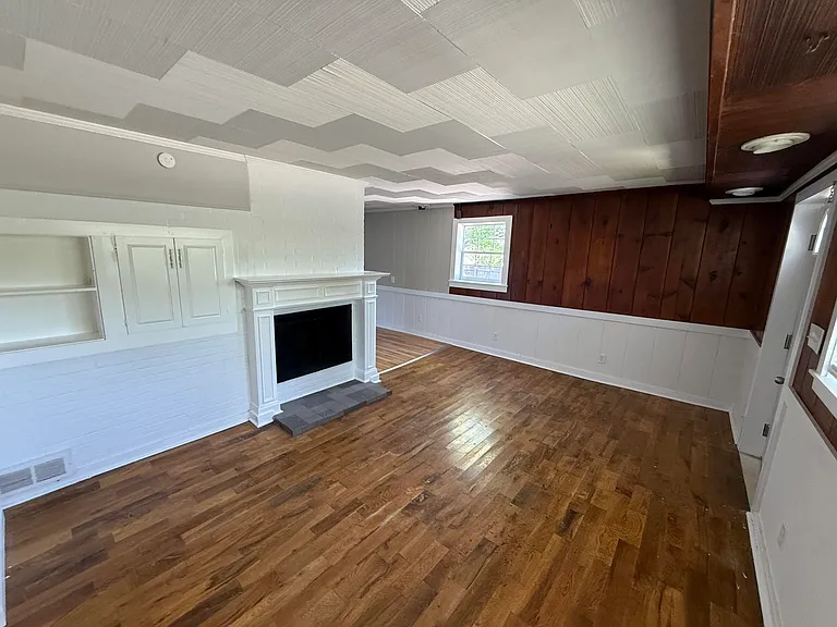 2360 Liberty Rd — Photo 3