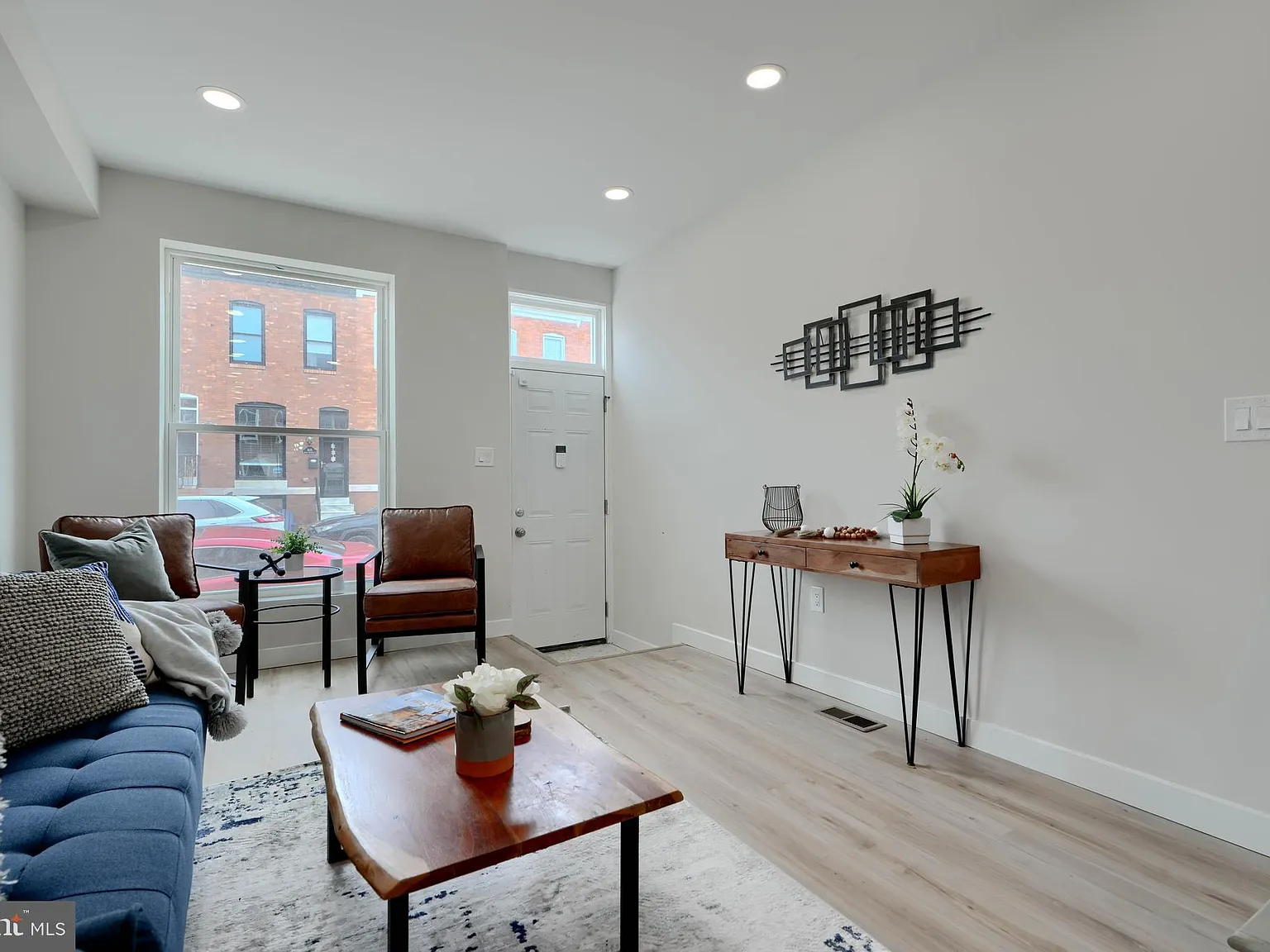 4 bed, 1980 sqft, $3,200 — Photo 4