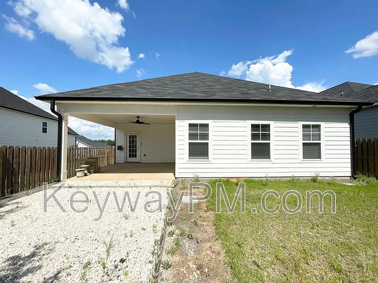 410 Longford St — Photo 16