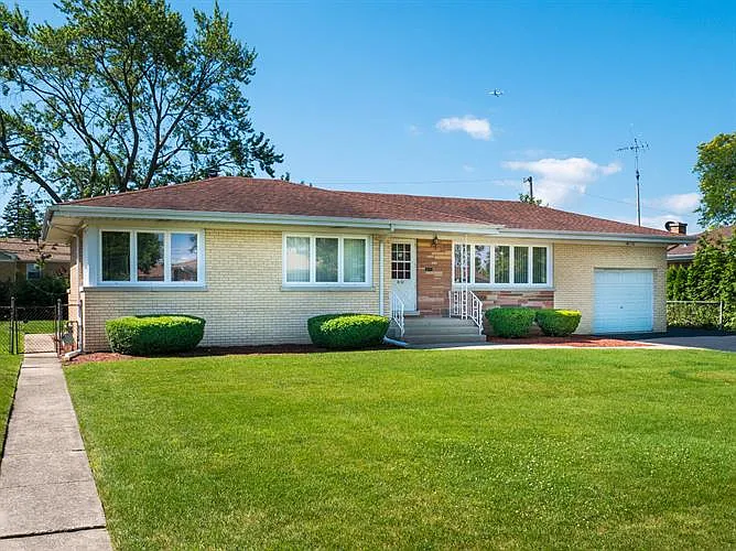 8133 W Memory Ln photo 1