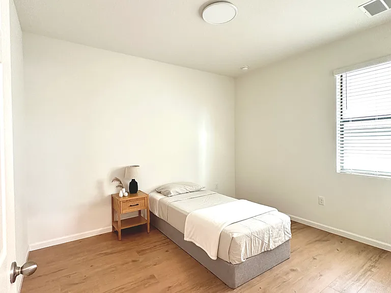 905 Old Country Rd SE — Photo 8