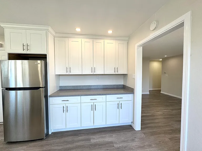 908 Live Oak Dr — Photo 4