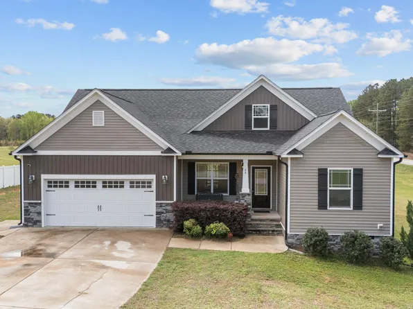 24 Carolina Landing Dr, Zebulon, NC 27597