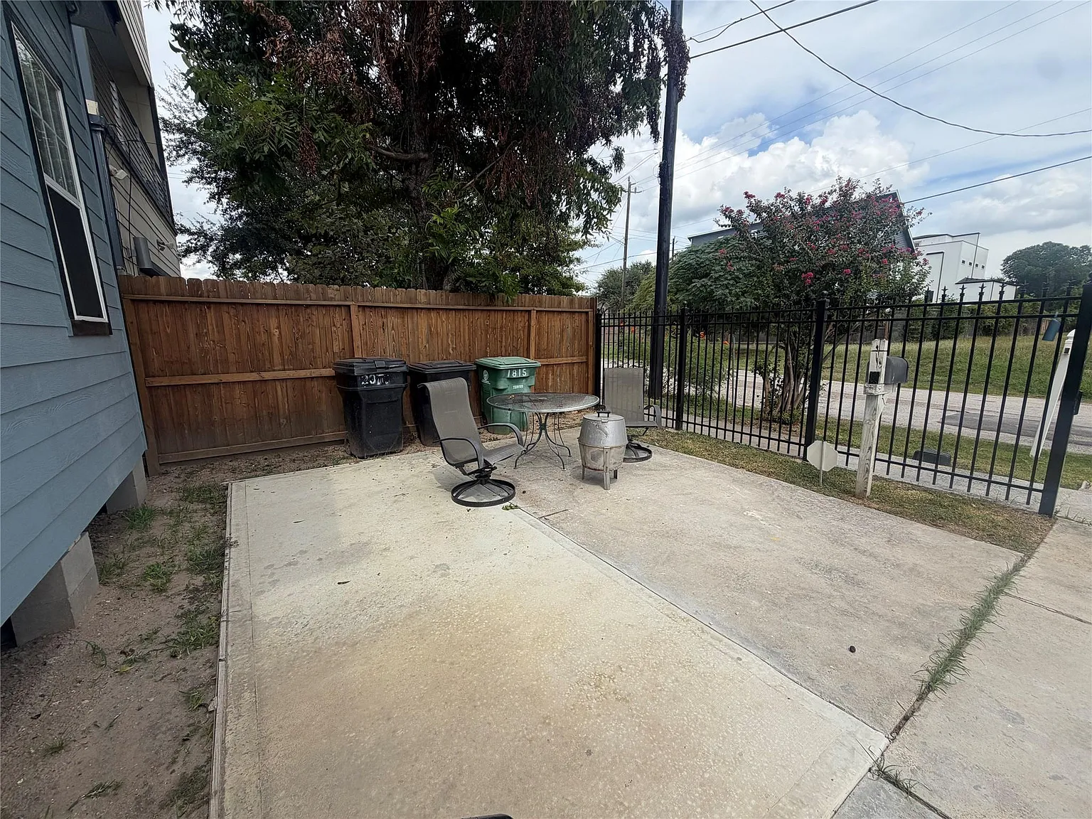 2 bed, 2.0 bath, 1274 sqft, $2,300 — Photo 3