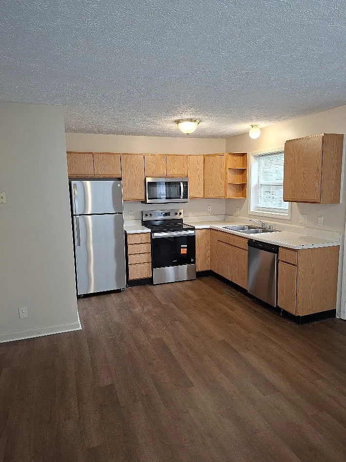4 bed, 1288 sqft, $1,300 — Photo 3