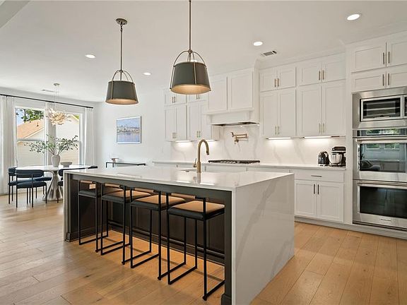 3rd image of 3230 Rockbridge Rd