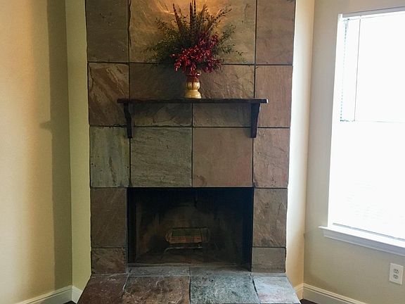 3rd image of 107 Graystone Pl