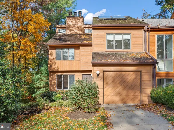 2210 Cedar Cove Ct, Reston, VA 20191