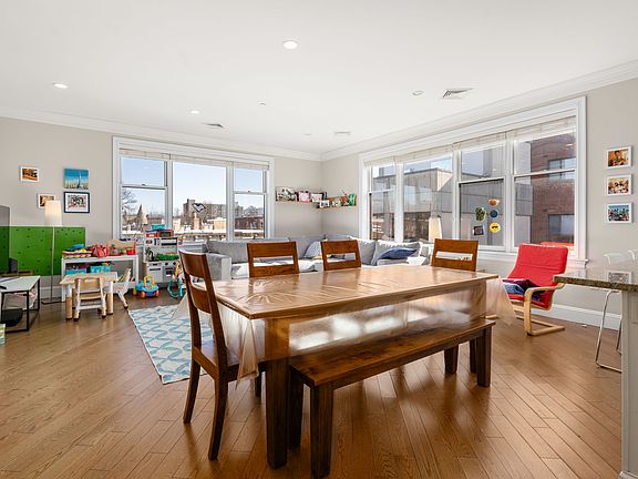 5th image of 20 Englewood Ave APT 304