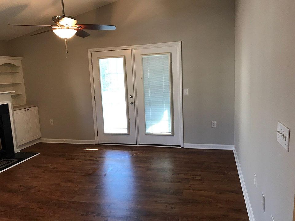 1st image of 121 McKenna Cir