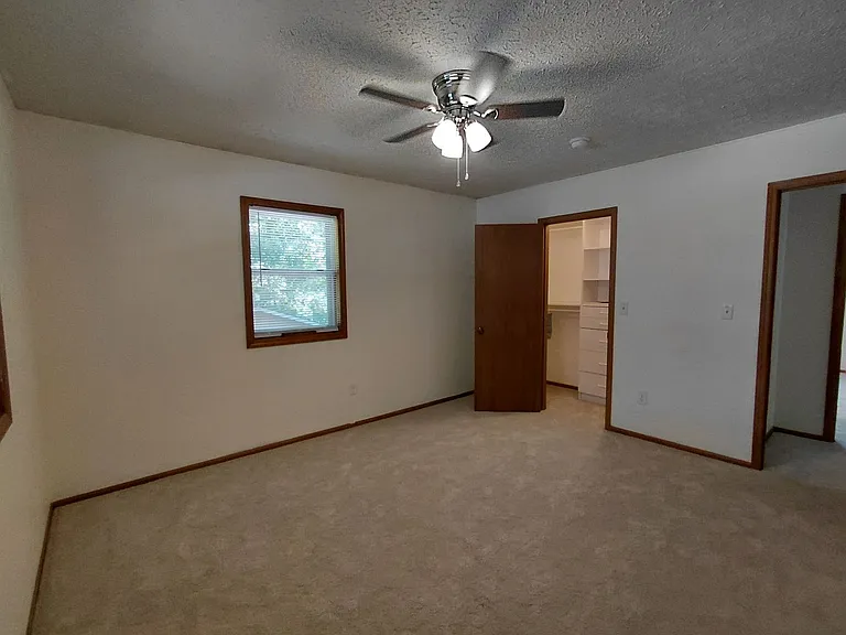 109 Vaughan Ct — Photo 21