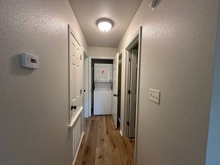 909 N El Paso Ave — Photo 7