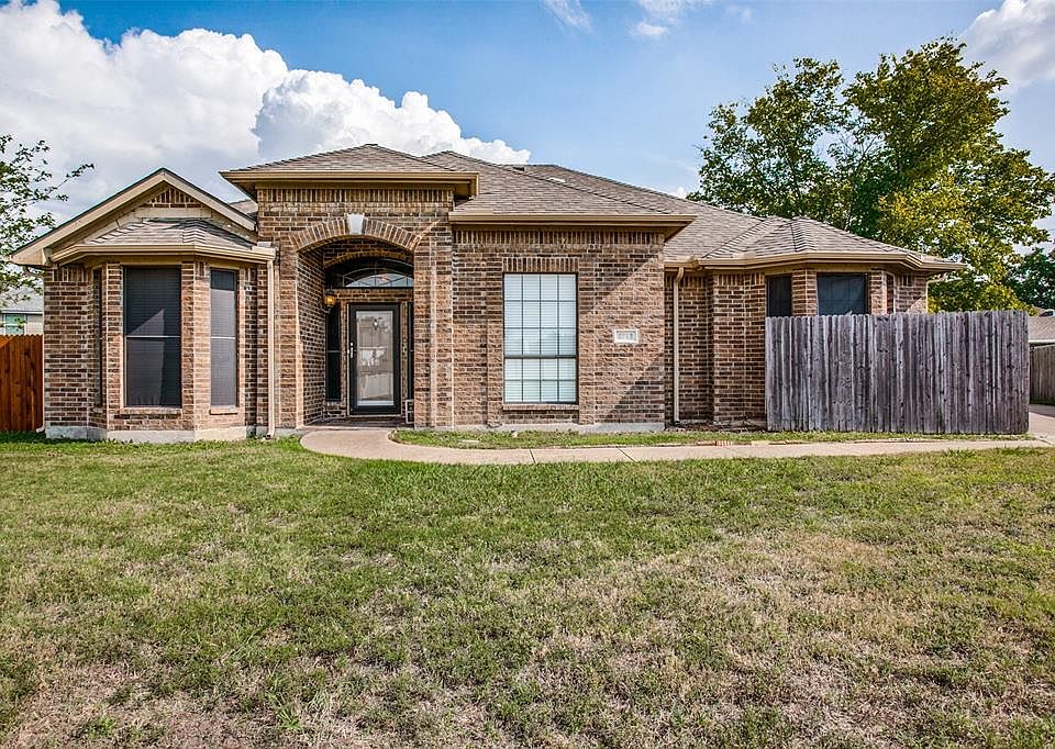 1st image of 2733 Oak Hollow Dr