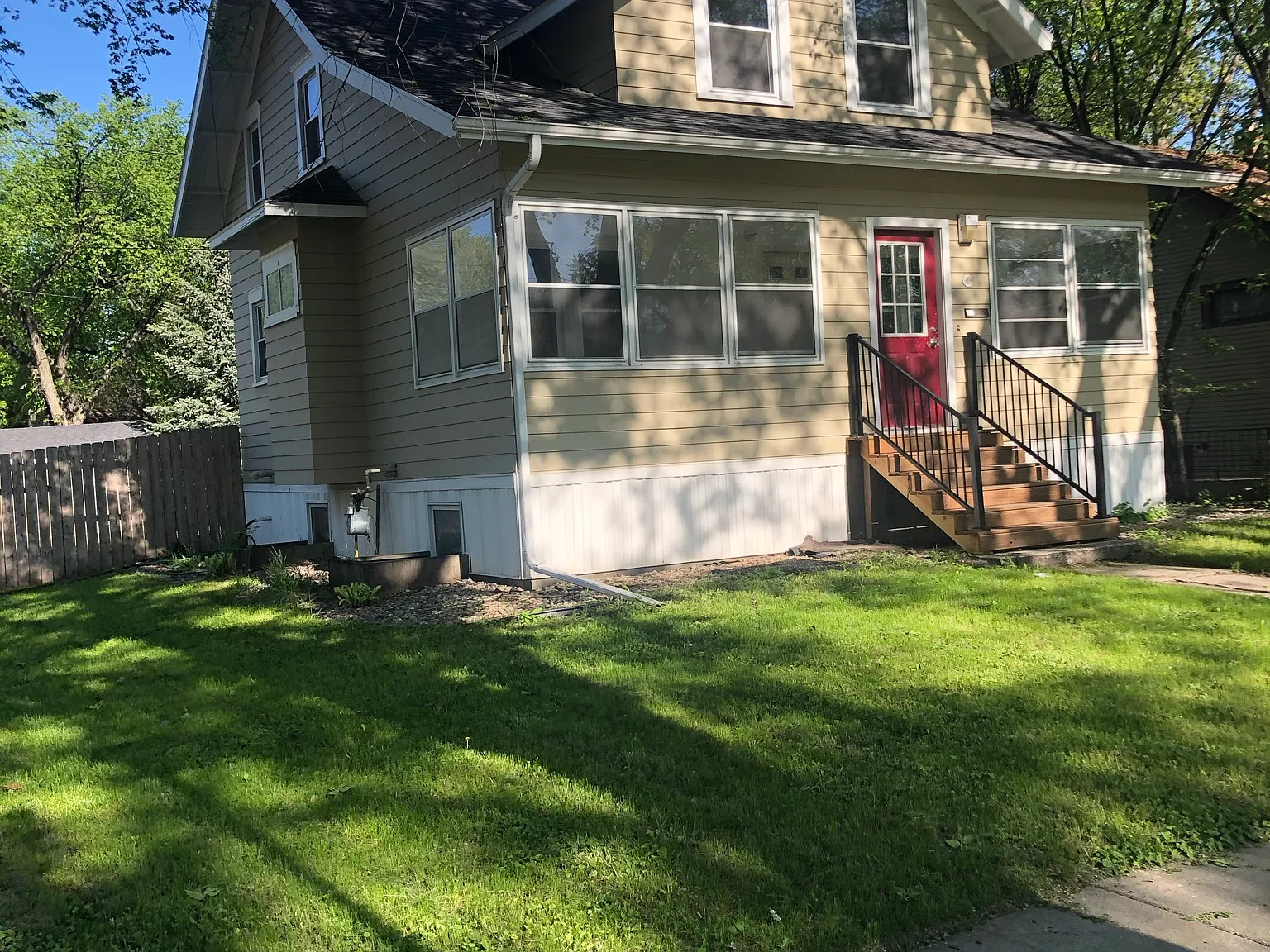 4 bed, $2,200 — Photo 1