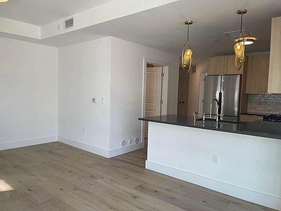 4th image of 348 Baldwin Ave #202