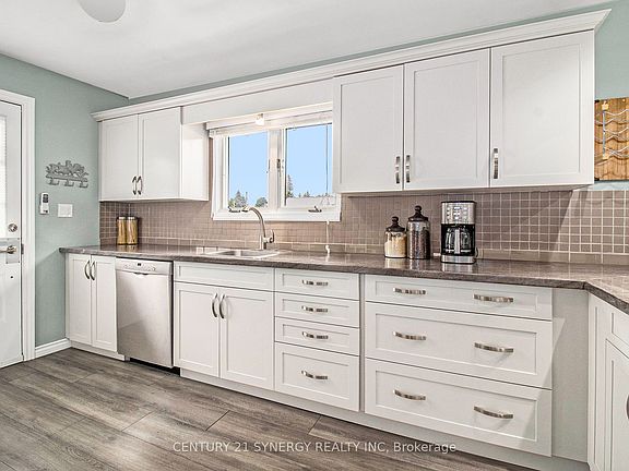 4th image of 92 Jasper Ave