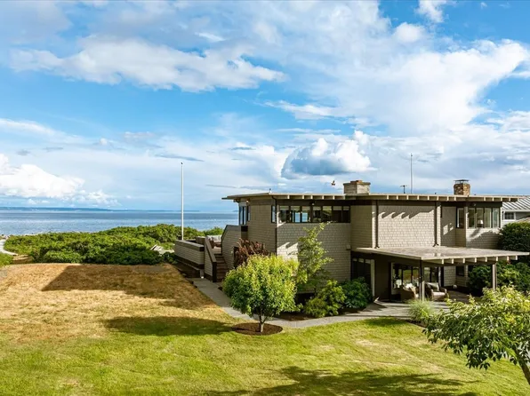 2126 Shore Avenue, Freeland, WA 98249