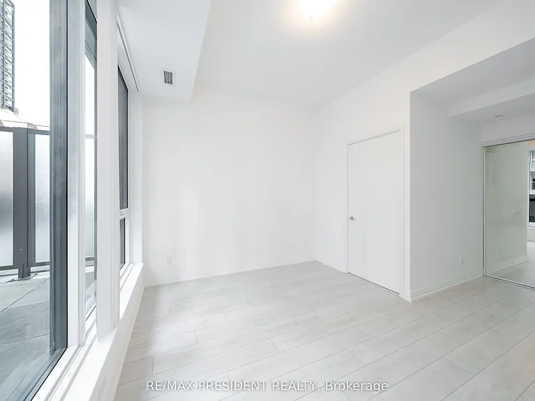 400 King St W #808 — Photo 20