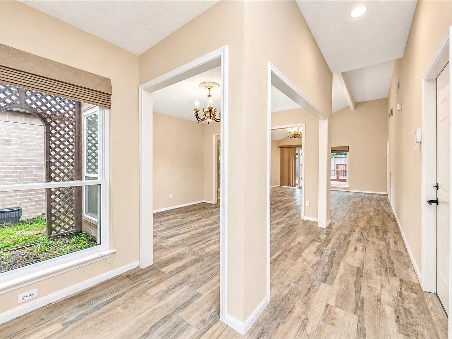 3 bed, 2.0 bath, 1496 sqft, $2,175 — Photo 3