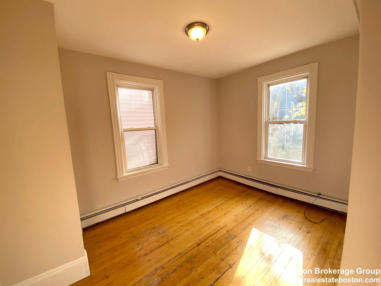 3 bed, 1100 sqft, $4,400 — Photo 2