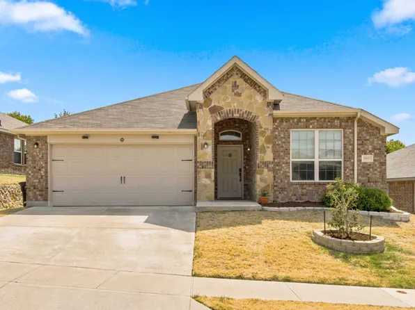 10853 Live Oak Creek Dr, Fort Worth, TX 76108