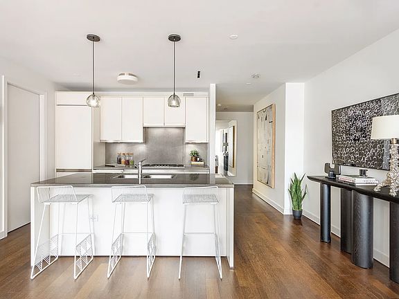4th image of 520 W 19th St APT 5C
