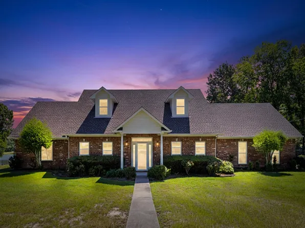 228 Taylor George Dr, Longview, TX 75605