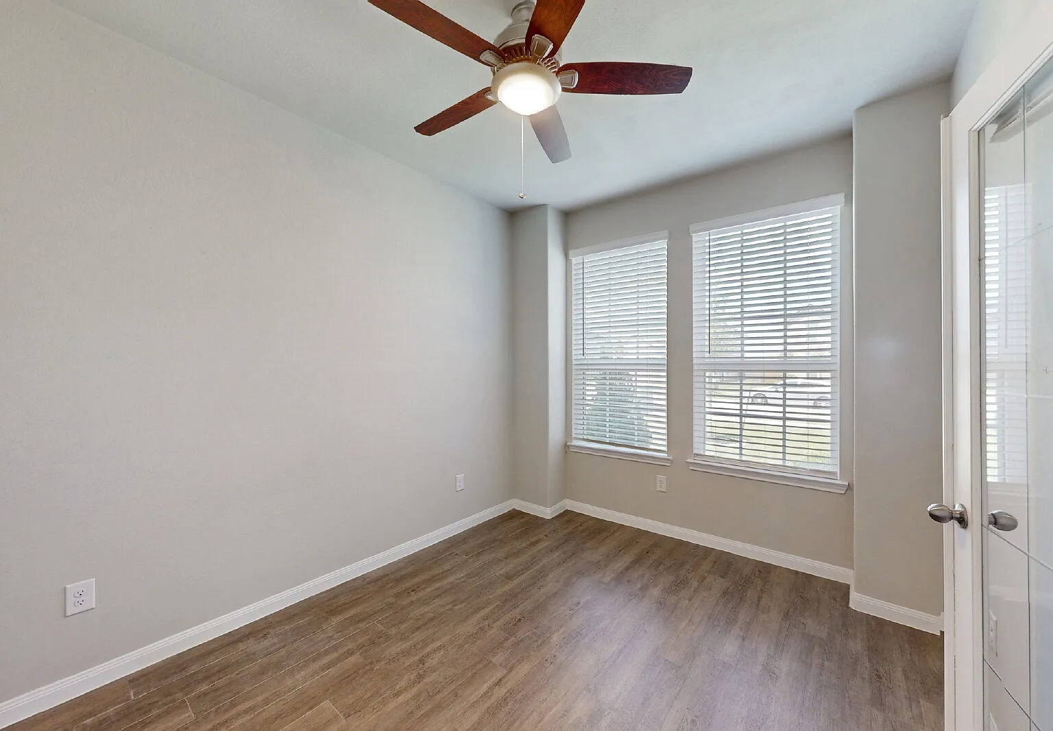 3 bed, 2.5 bath, 2174 sqft, $2,250 — Photo 2