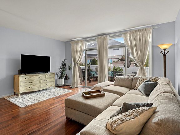 3rd image of 11010 Jodan Dr