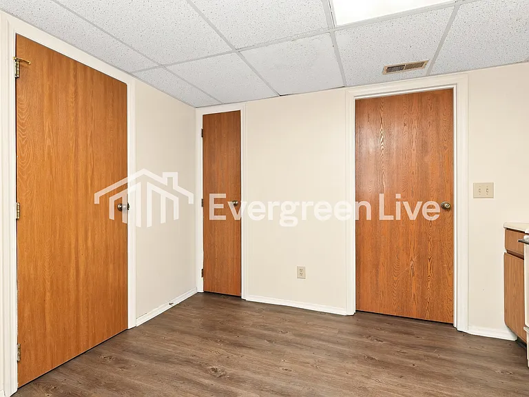 2433 Cross Village Dr — Photo 15