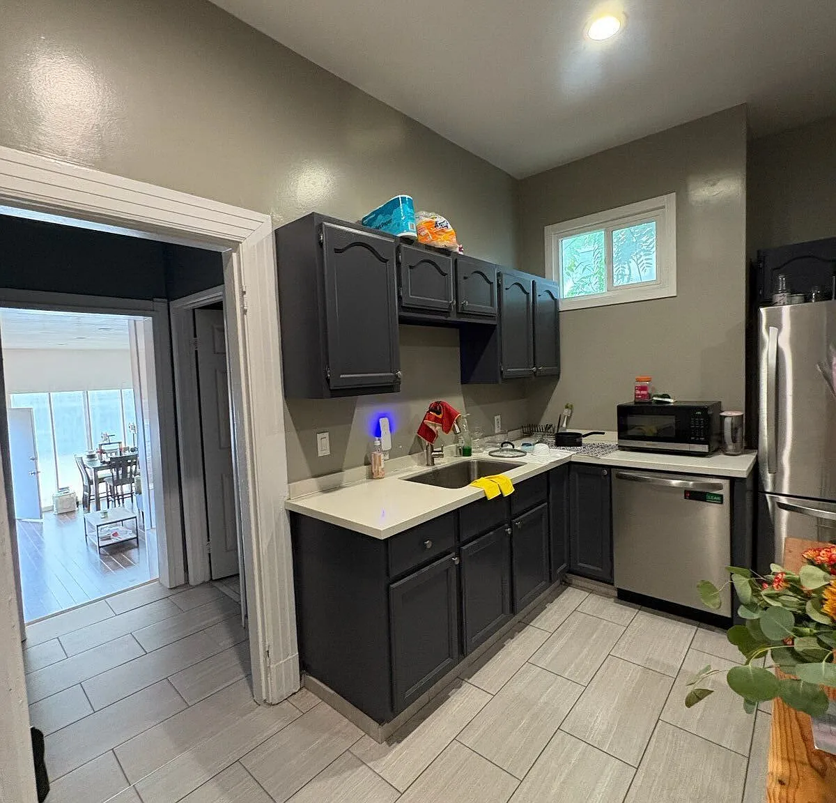 1212 W 37th Pl — Photo 4