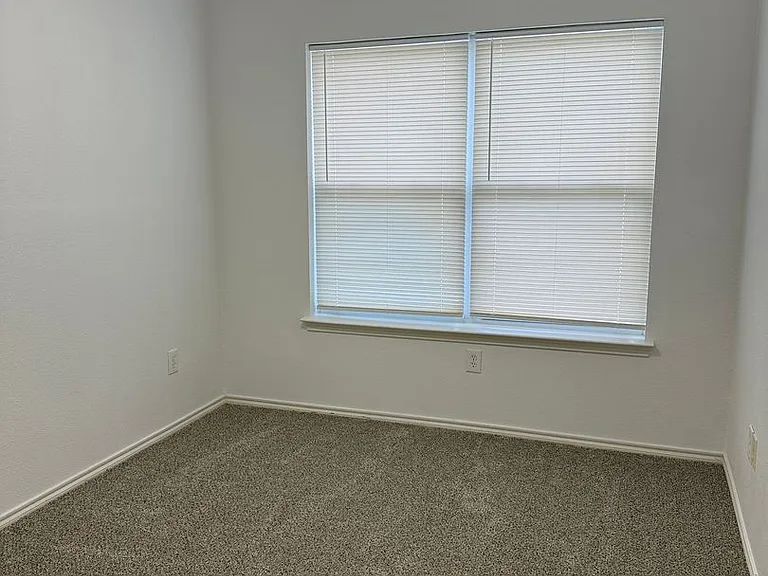 2802 Pasadena Ln — Photo 4