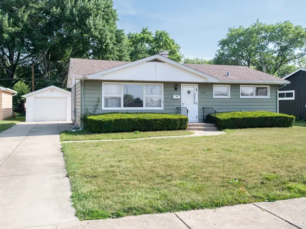1309 Plum St, Aurora, IL 60506