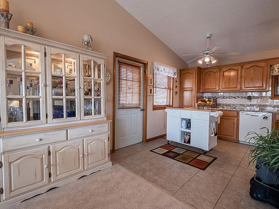 4th image of 191 Lakefront Cir