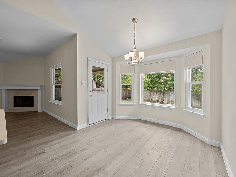 1617 Abbey Ln — Photo 13
