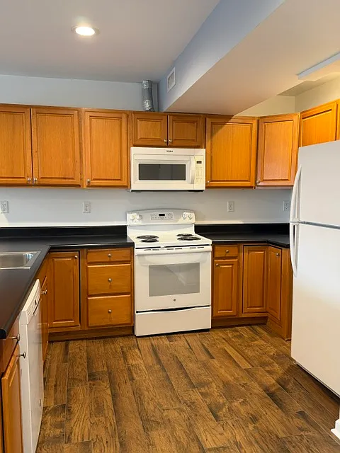 2 bed, 1300 sqft, $1,649 — Photo 2