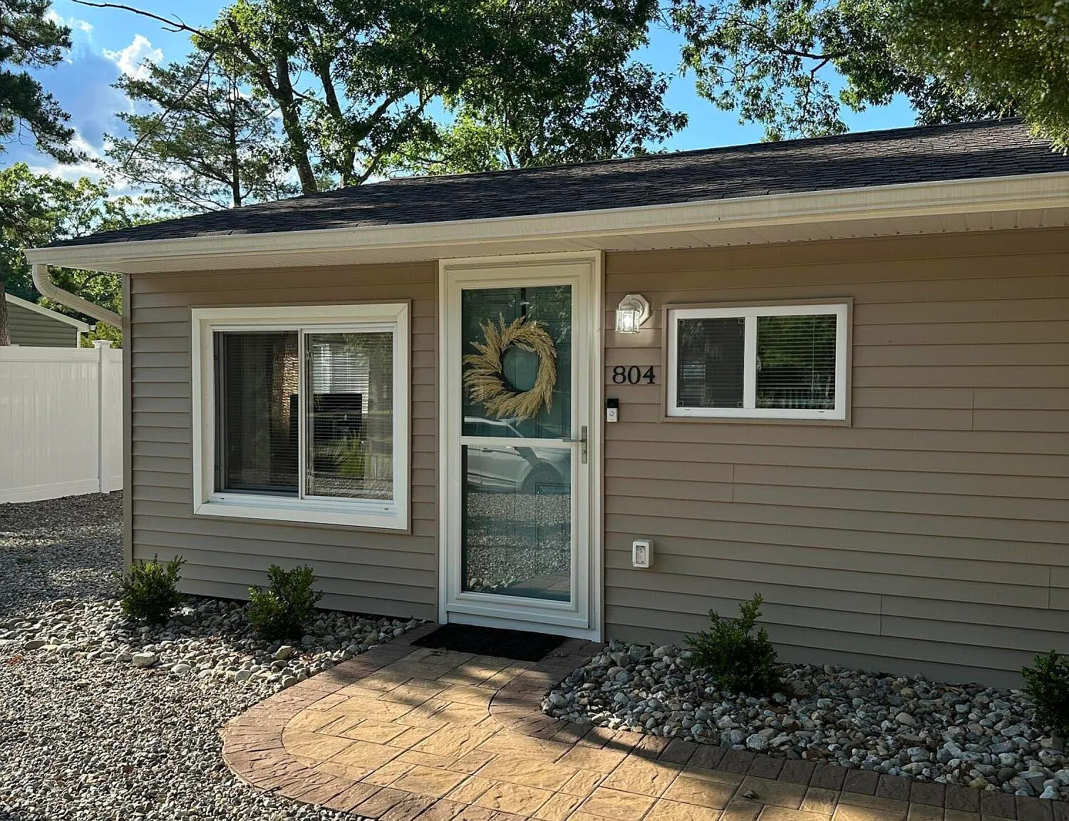 2 bed, 624 sqft, $2,200 — Photo 1