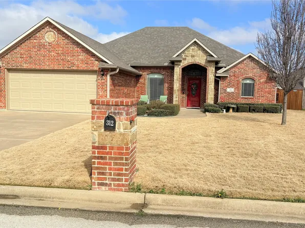 312 W McAfee Dr, Mabank, TX 75147